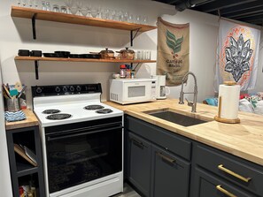 電子レンジ、オーブン、コンロ、食器洗い機