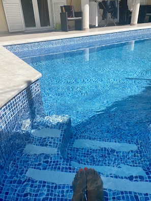 Exterior - Yellow House (Oeiras)