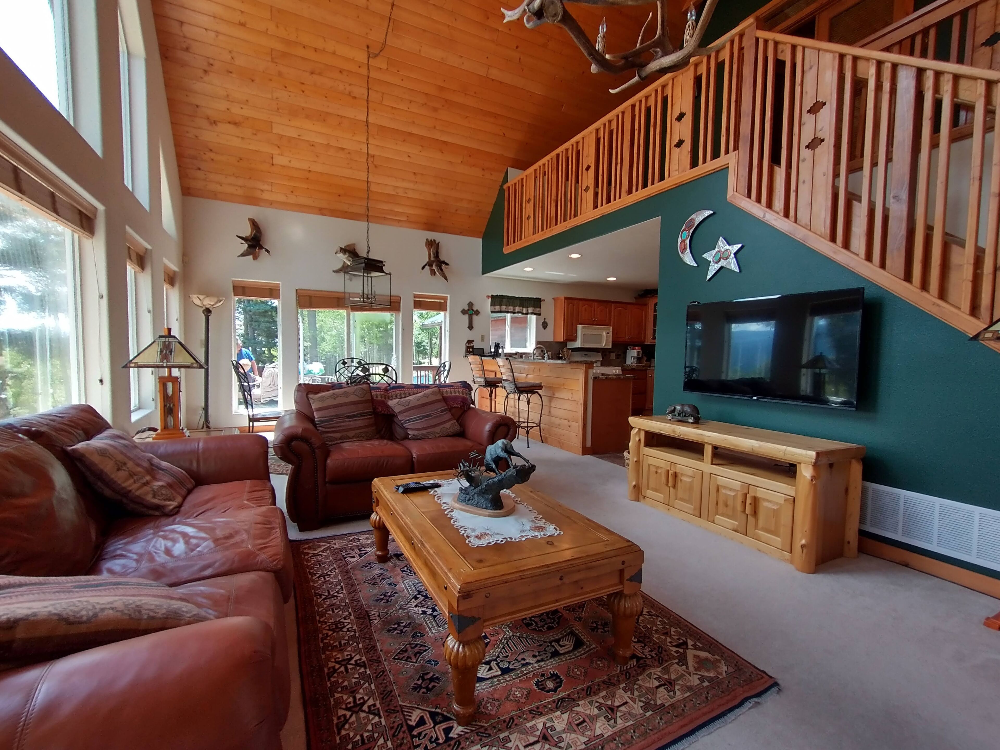 Cozy Mountain Chalet with Incredible Views!