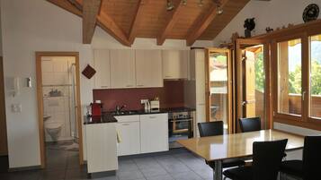 Four, lave-vaisselle, chaise haute