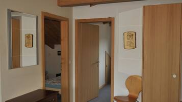 2 Schlafzimmer, Reisekinderbett, kostenloses WLAN, Bettwäsche