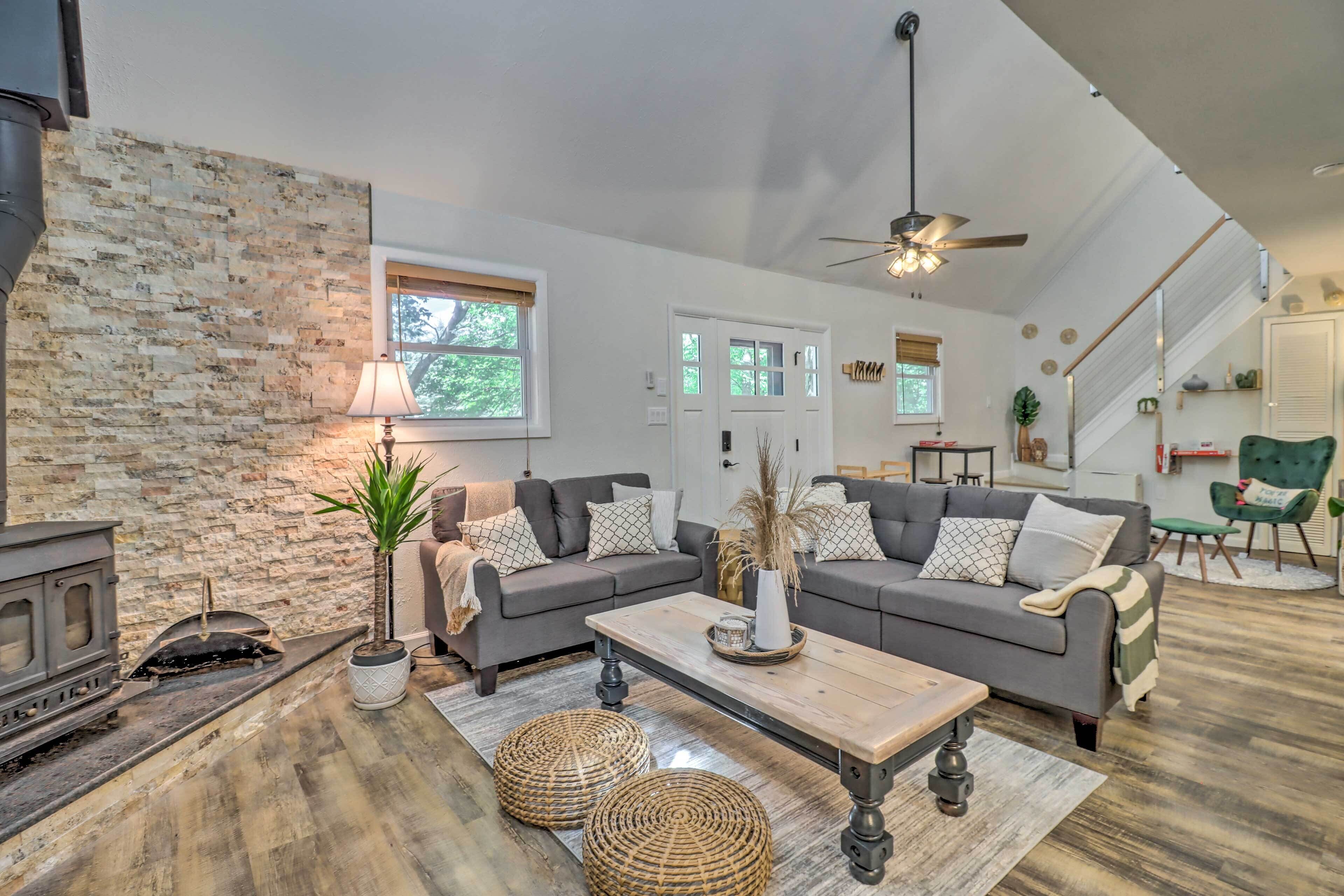 Charming Emerald Lakes Cottage w/ Hot Tub!