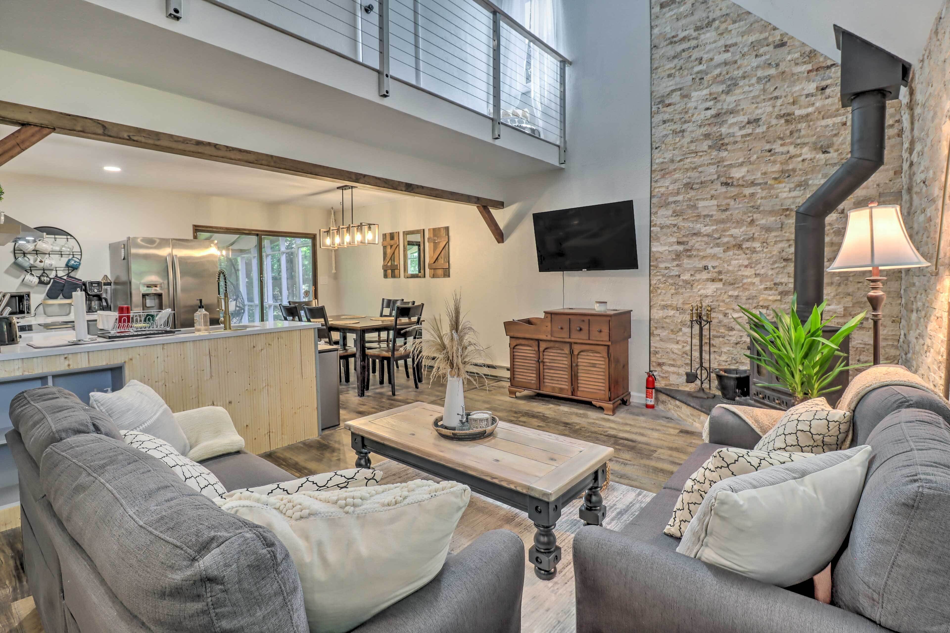 Charming Emerald Lakes Cottage w/ Hot Tub!