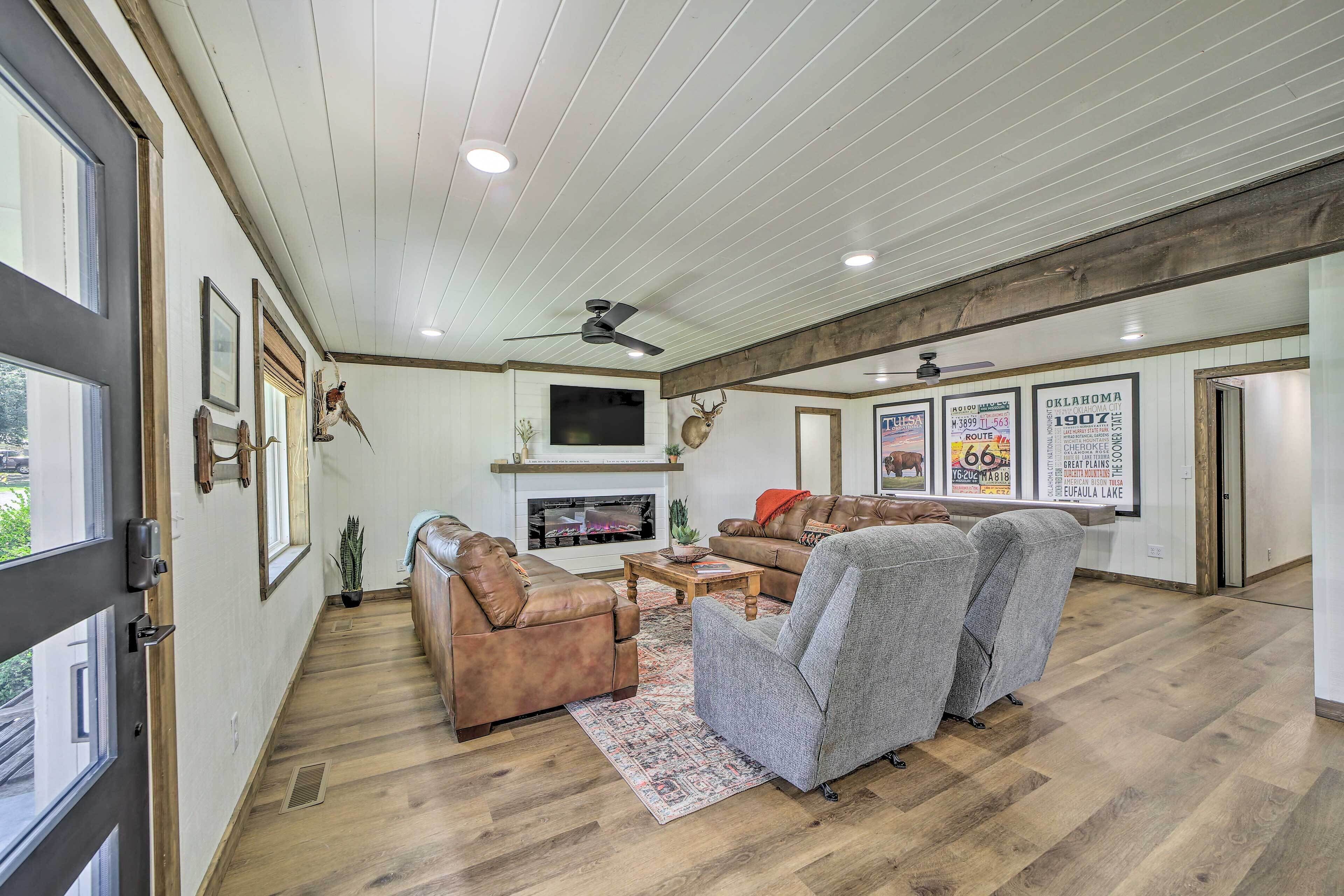 Eufaula Retreat w/ Lake Views: Walk to Marina