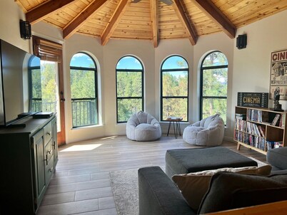 Forest Home-Panoramic Pine Views/Arcade/Spa/Games