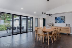 ラグジュアリー ハウス | ダイニングルーム