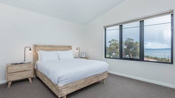 Luxury House | 3 bedrooms, premium bedding, laptop workspace, free WiFi