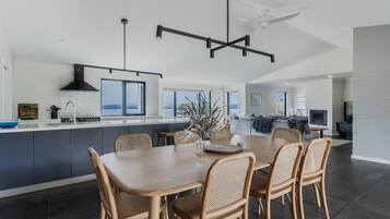 Luxury House | Dining room