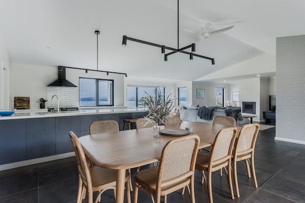 Luxury House | Dining room