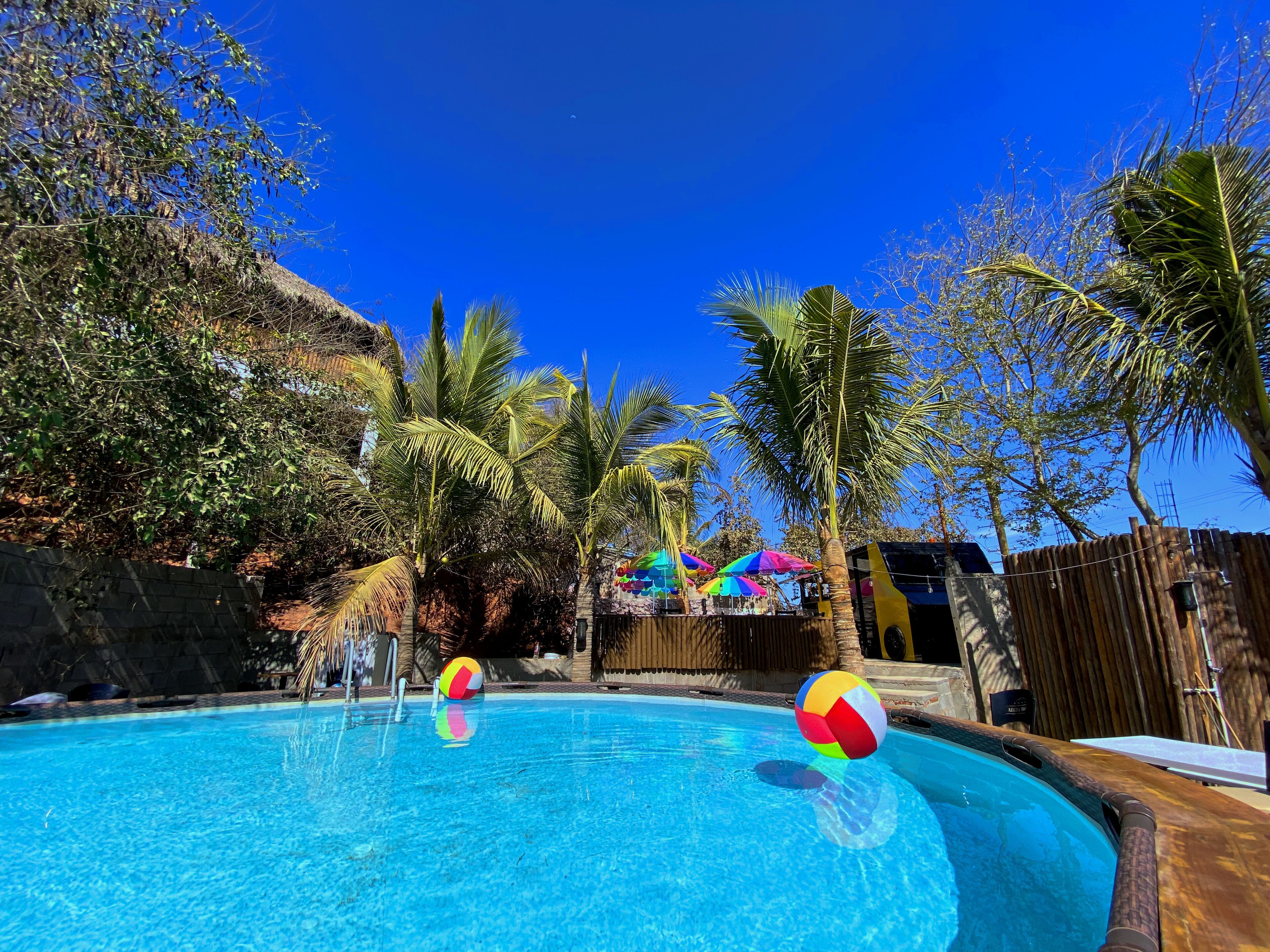 حمّام سباحة خارجي