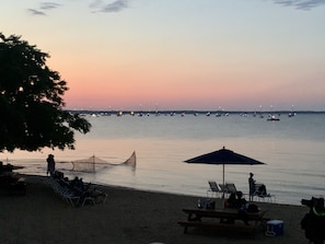 Beach nearby, sun loungers, beach towels