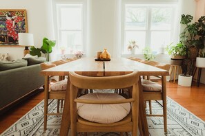 Dining - Beach House w/Yard, Beach Passes, Firepit, King Beds near Boardwalk, Restaurants (North Beach)