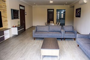 Smart TV - Beautiful apartments with unobstructed golf course views. (Kigali)