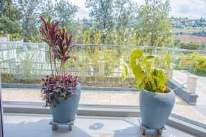 Property grounds - Beautiful apartments with unobstructed golf course views. (Kigali)