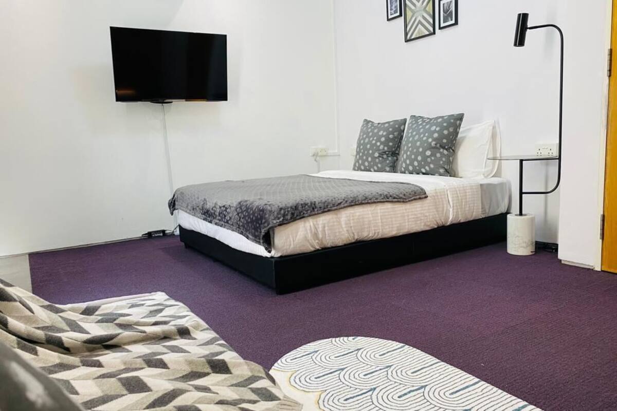 Premium Double Room | Iron/ironing board, WiFi (free), bed sheets
