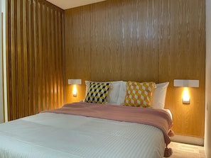 Deluxe Double Room | Iron/ironing board, free WiFi, bed sheets - The Assembly Place, A Co-Living Hotel At Mayo (Singapore)