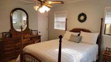 4 bedrooms, in-room safe, desk, iron/ironing board