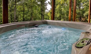 Bañera de hidromasaje al aire libre