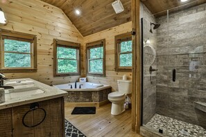 Douche, baignoire à remous, séchoir à cheveux, serviettes fournies