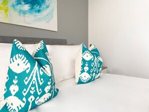 3 habitaciones, tabla de planchar con plancha, wifi y ropa de cama 