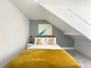 3 bedrooms, iron/ironing board, WiFi, bed sheets