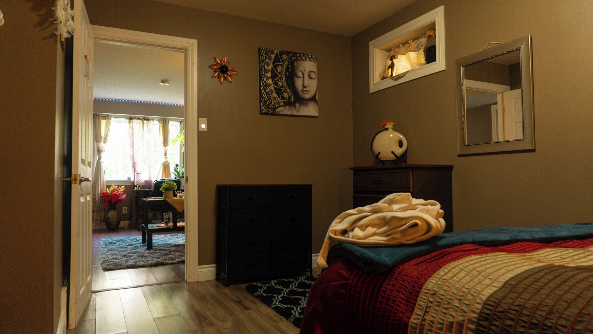 Spacious Queen Bed Home: A Perfect 5-Star Long Term Stay