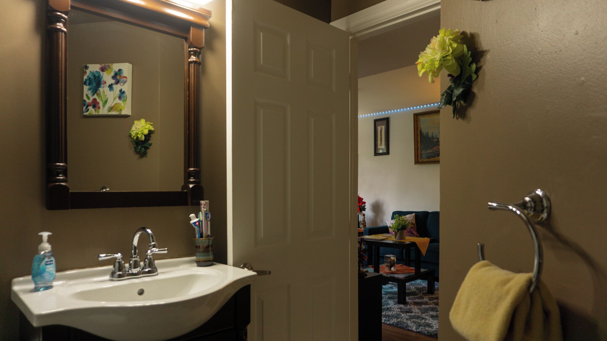 Spacious Queen Bed Home: A Perfect 5-Star Long Term Stay