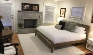 3 bedrooms, desk, free WiFi, bed sheets