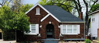 Best Location, comfy bungalow just a10 min.walk to OU Stadium or Campus Corner