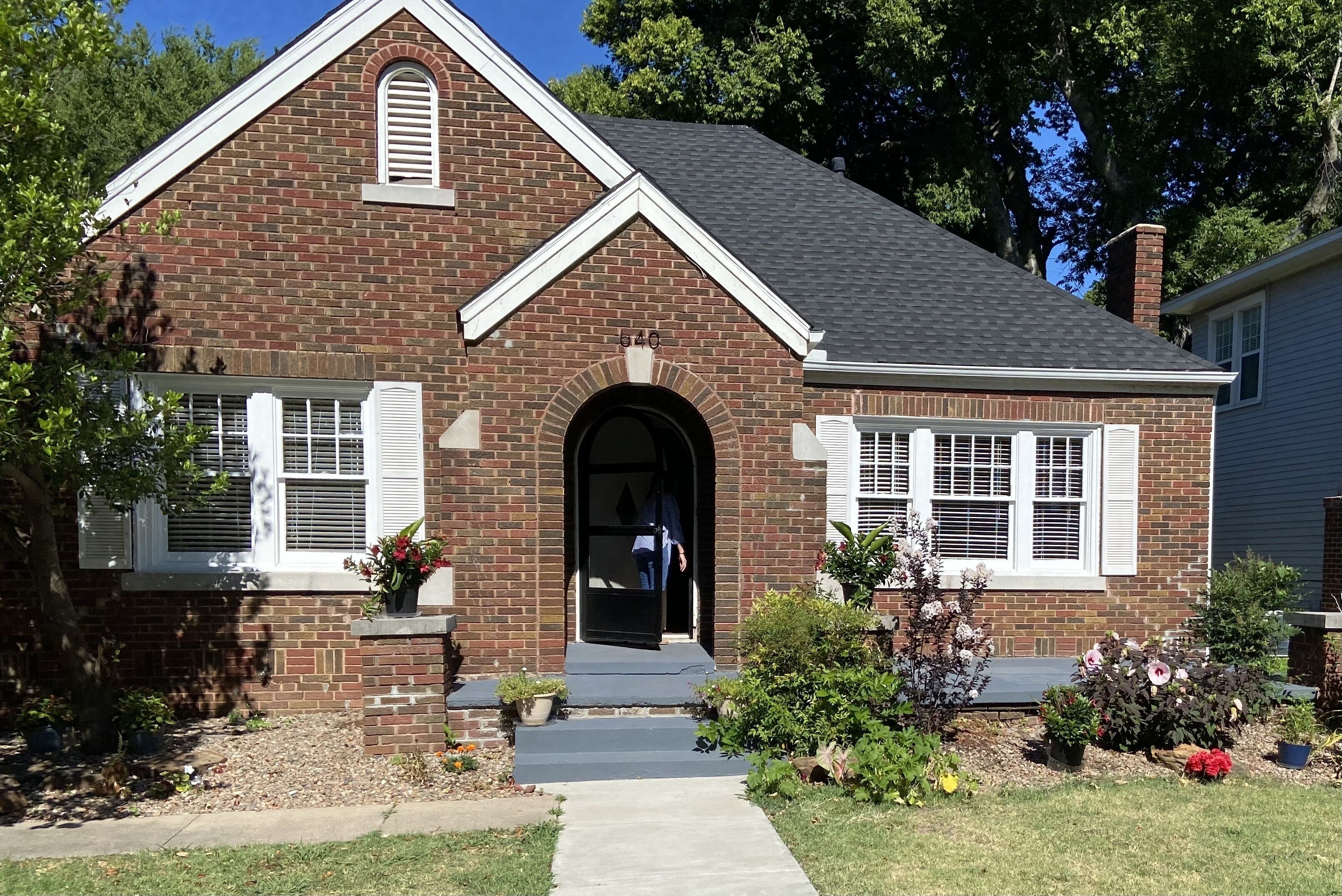 Best Location, comfy bungalow just a10 min.walk to OU Stadium or Campus Corner