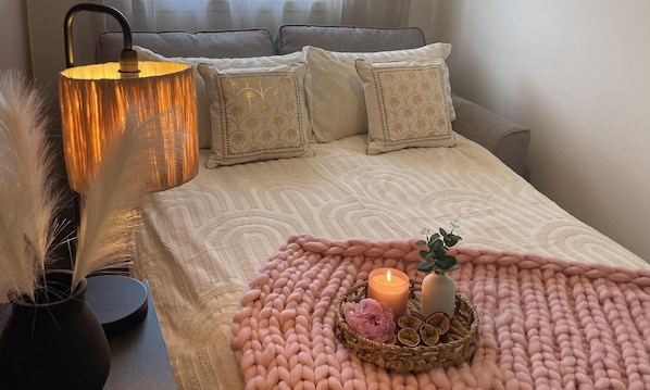 2 bedrooms, iron/ironing board, WiFi, bed sheets