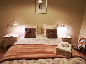 2 bedrooms, WiFi - Your Home Away From Home in a Charming Street (West Launceston)