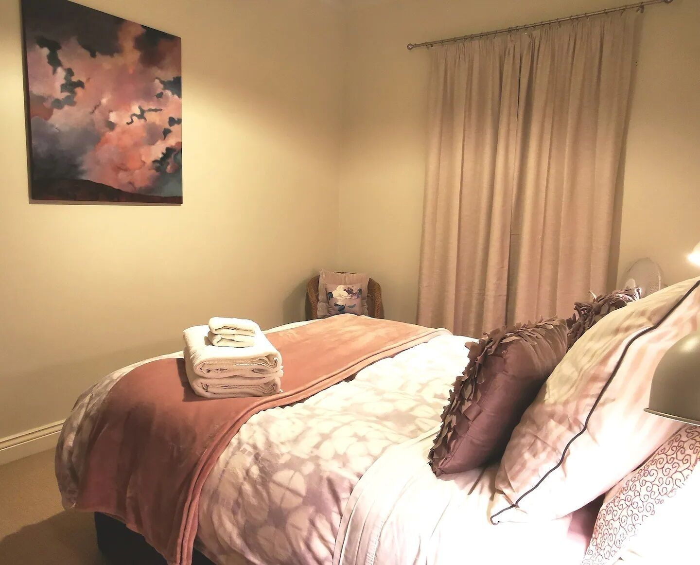 Your Home Away From Home in a Charming Street — image 4