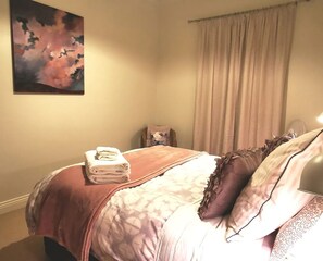 2 bedrooms, WiFi - Your Home Away From Home in a Charming Street (West Launceston)