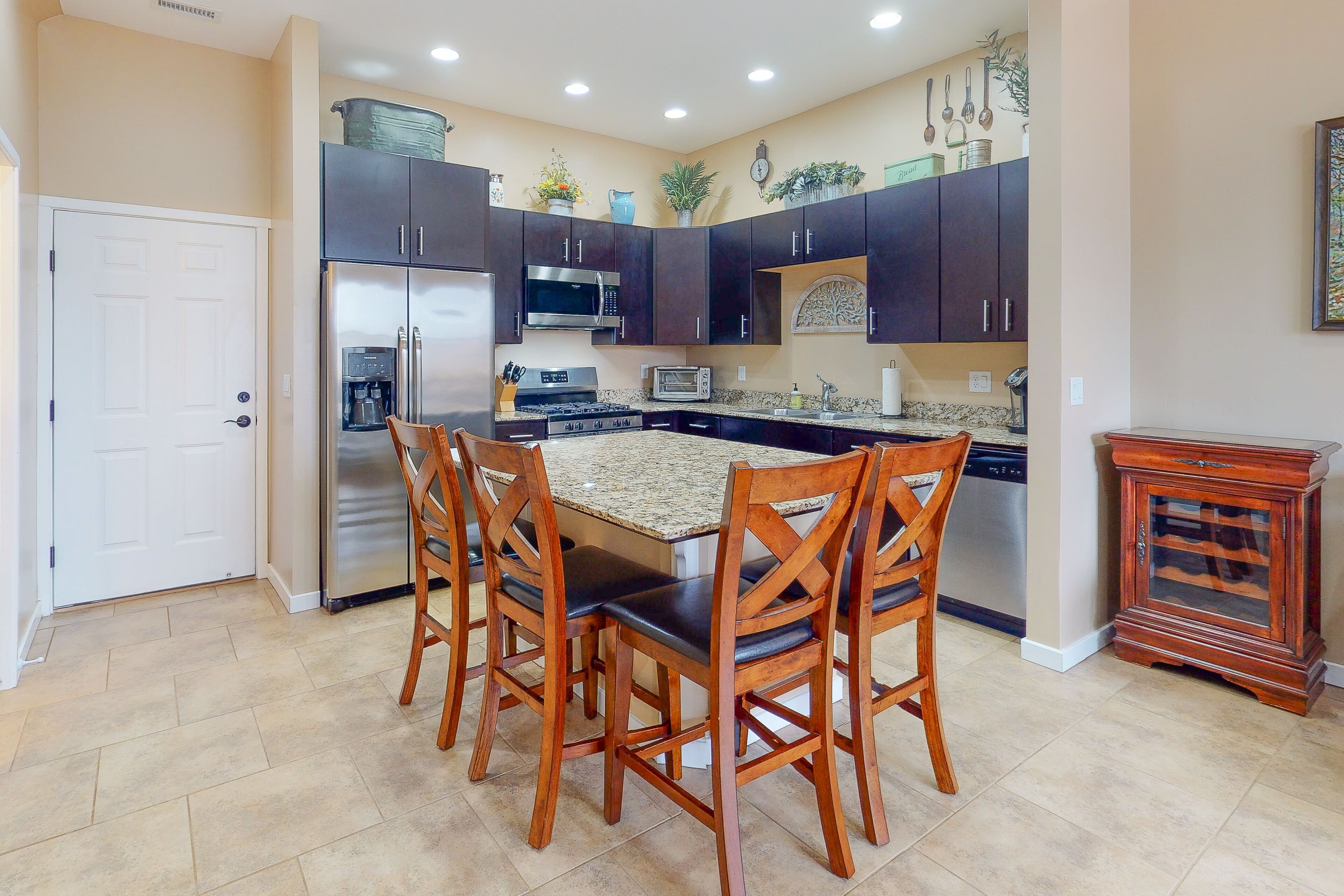 3-story downtown home with private rooftop, firepit, gas grill, mountain views