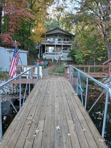 Secluded 4 Season Haven. Private multi-fun dock, fish cleaning station & kayaks