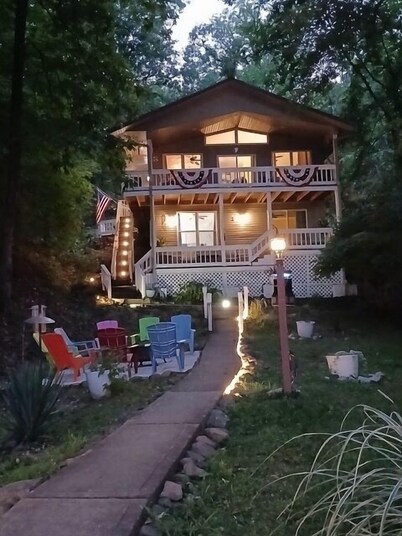 Spend Easter on the lake at Eagles Nest Chalet! 