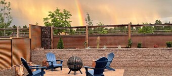 New home-3 miles to DT Flag!! With grill, firepit, AC