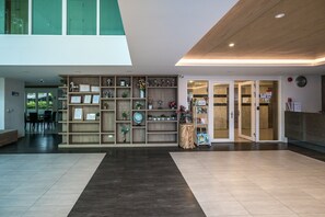 Lobby - Ozone Condo by Lofty (Karon)