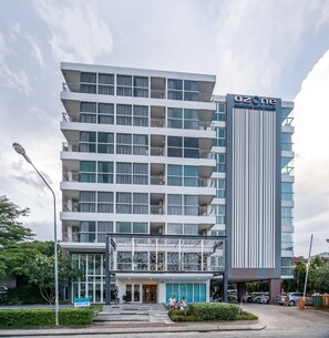 Building design - Ozone Condo by Lofty (Karon)