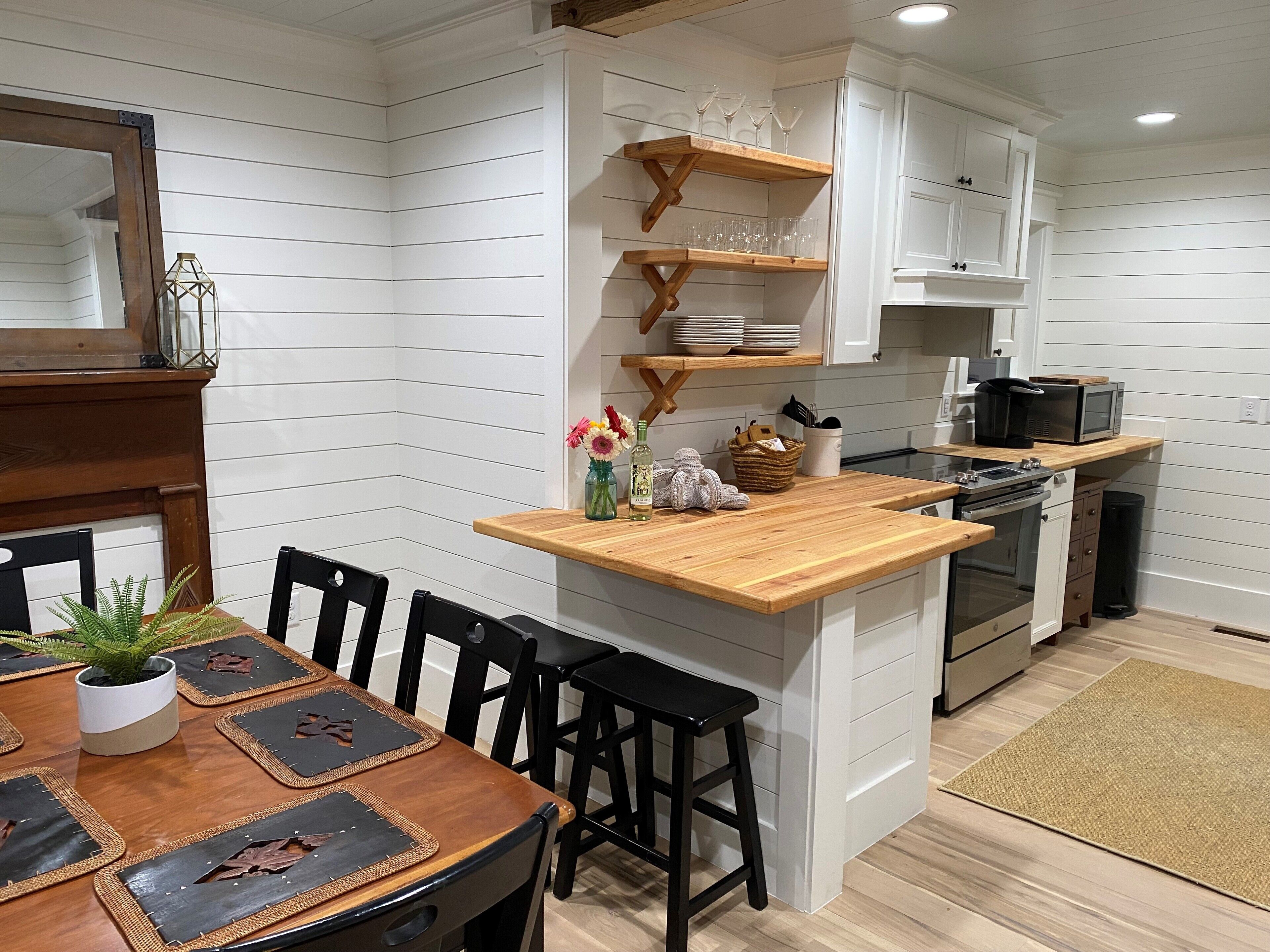 Walk to Bay Street and Historic Downtown Beaufort! Close to Parris Island MCRD!!