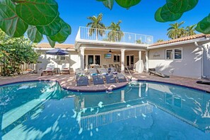 Outdoor pool - Designer Home - Private Pool & BBQ - 1.5mi to Beach (Fort Lauderdale)
