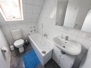 Badekar, hårtørrer, håndklæder