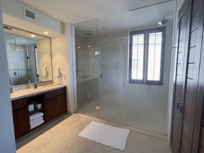 Bathtub, hair dryer, towels, soap - Condo Azul:Private Pool, Golf, Beach Clubs, Housekeeper, Gym, Golf Cart (Punta de Mita)