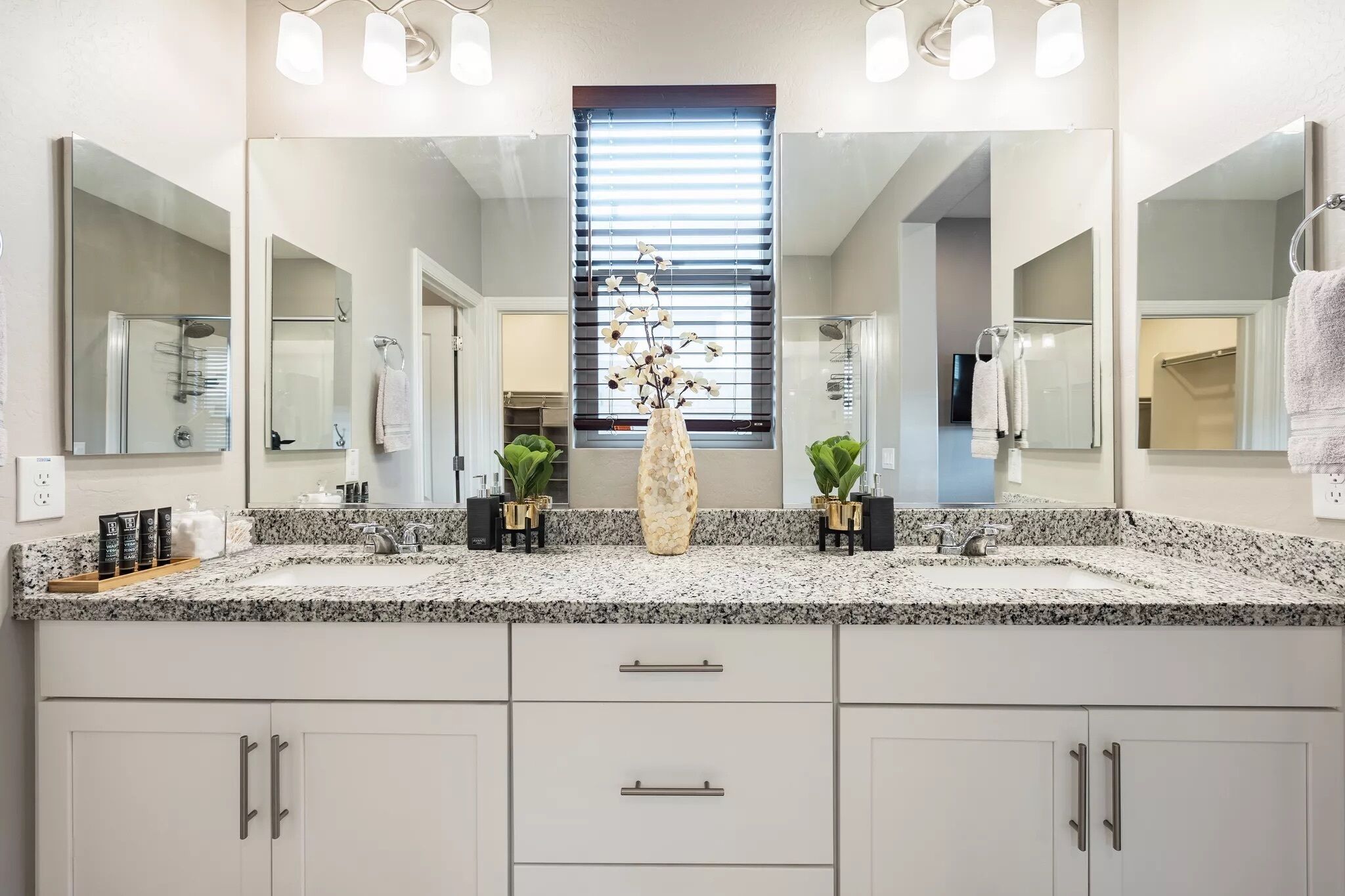 Newly listed! Beautiful modern Home with hot tub