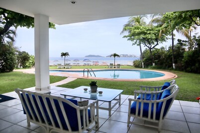 Enjoy the most beautiful bay in the world. Acapulco Bay!