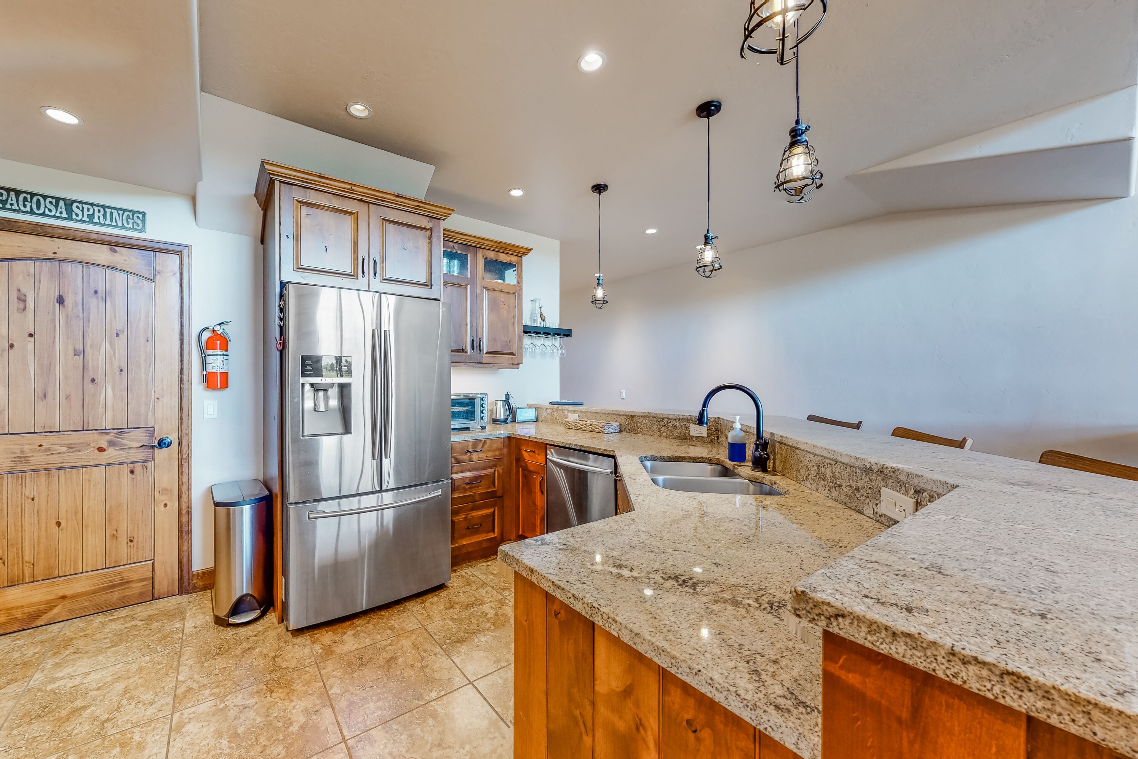 Sublime dog-friendly townhouse with mountain view, central AC, & washer/dryer