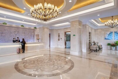 Vienna Hotel (Qingyuan Zhongshan Park Century Plaza)