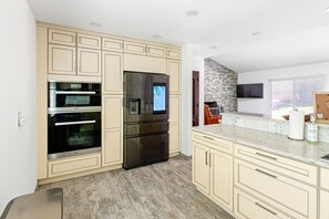 Fridge, microwave, oven, stovetop - Modern home with large deck, firepit, enclosed yard, & immaculate kitchen (Southampton)