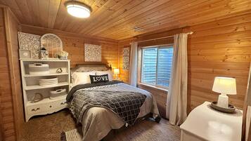 4 bedrooms, desk, free WiFi, bed sheets